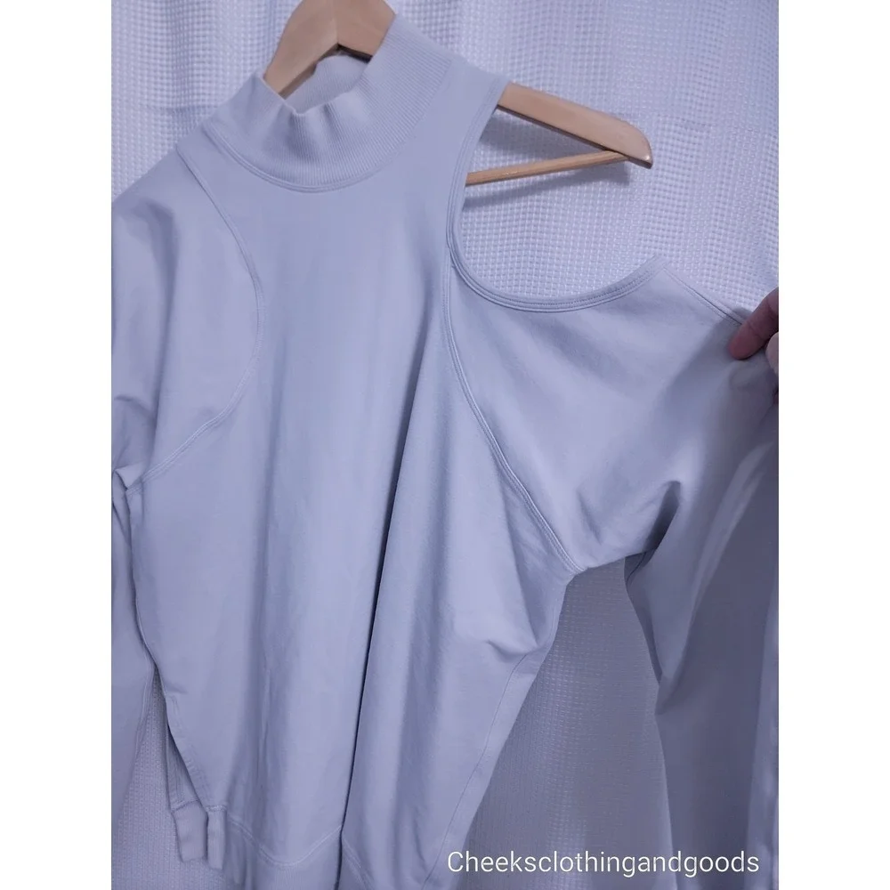 Lululemon 10 LA Asymmetrical-Cut-Out Crew Vapor  W3ET1S
